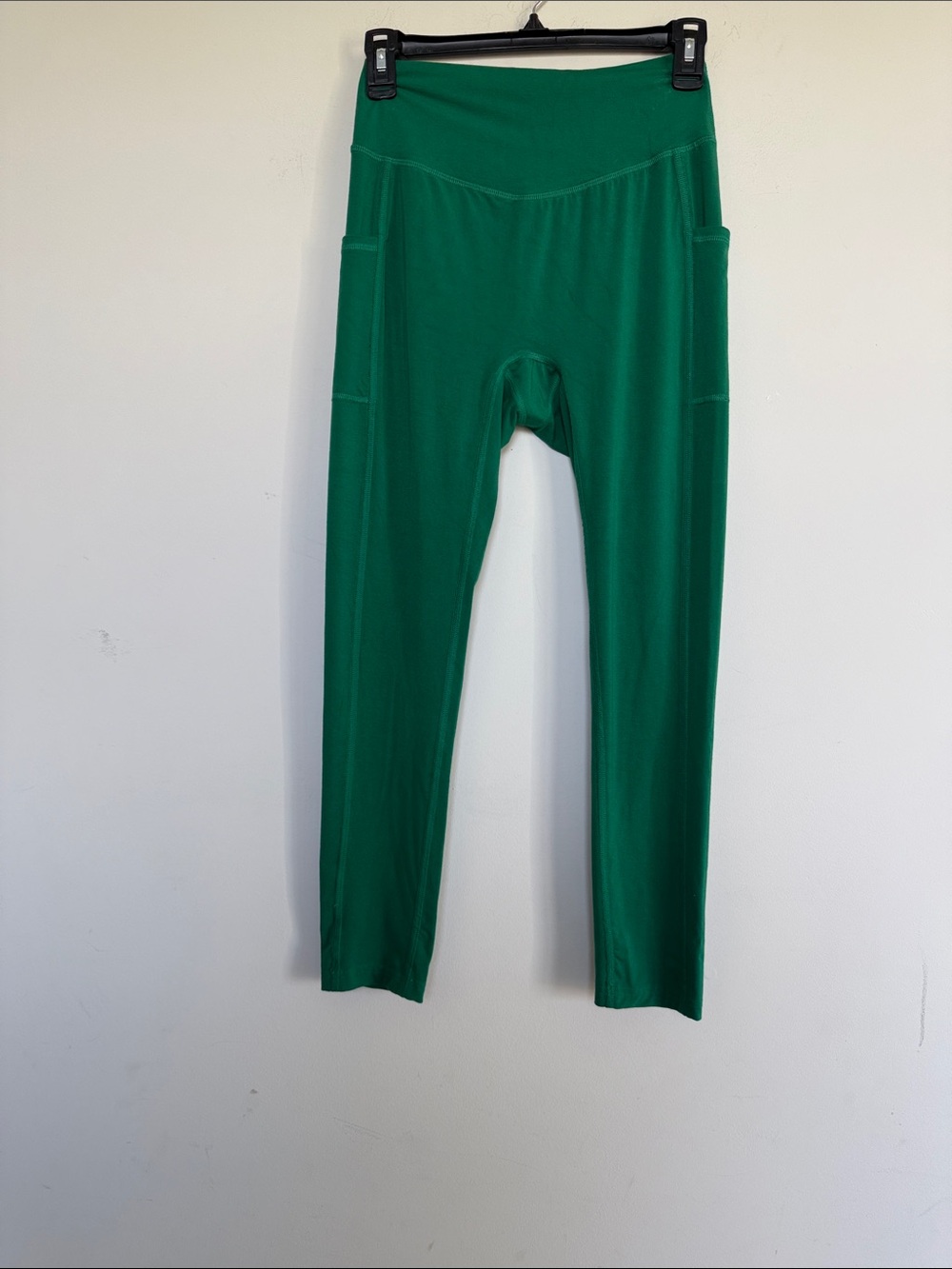 Sylvendel Women’s Emerald Green High-Waist Active Leggings with Side Pockets - Picture 2 of 6